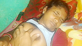 Desi Hot Mallu Aunty Boobs Pressing