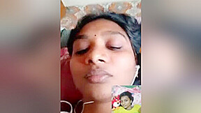 Today Exclusive- Sexy Look Desi Tamil Girl Showing Her Boobs On Video Call