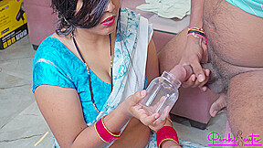 Sperm Donate- Neighbor Aunty Took Out Sperm From My Lund In A Box For Her Stepdaughter-in-law, She Gave Me Sexy Blowjob In Saree